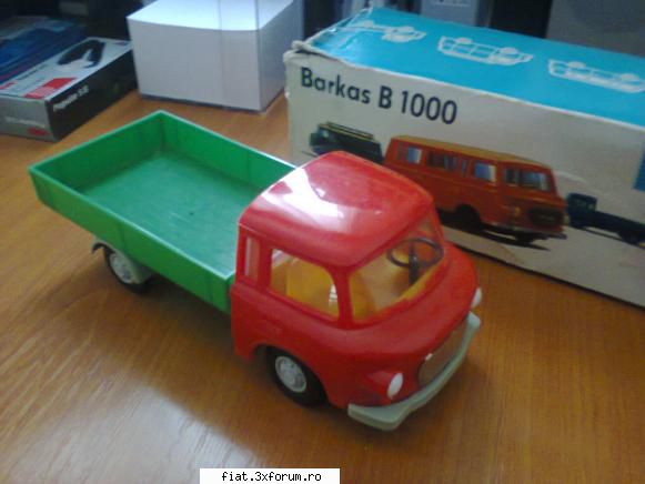 Jucarii Tabla sau Plastic (RO, DDR, USSR, Japonia, China) - De vanzare camioneta BARKAS - Classic corner