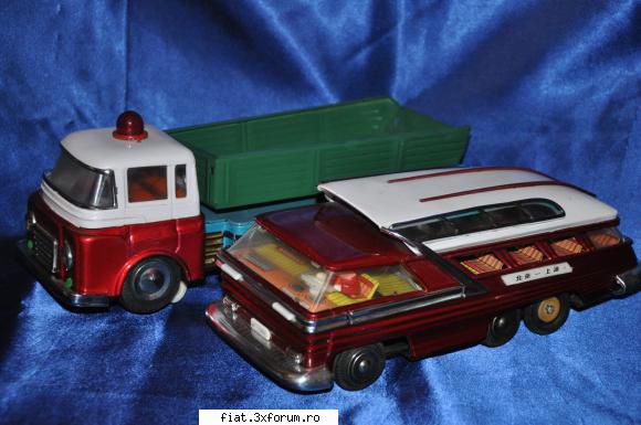 Jucarii Tabla sau Plastic (RO, DDR, USSR, Japonia, China) - Autobuzul si camionul sunt de - Classic corner