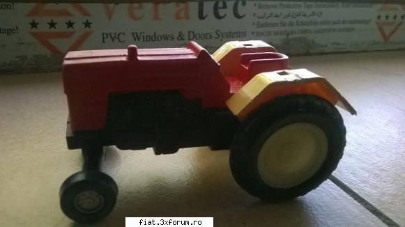 Jucarii Tabla sau Plastic (RO, DDR, USSR, Japonia, China) - INCA UN TRACTORAS INTRAT IN - Classic corner