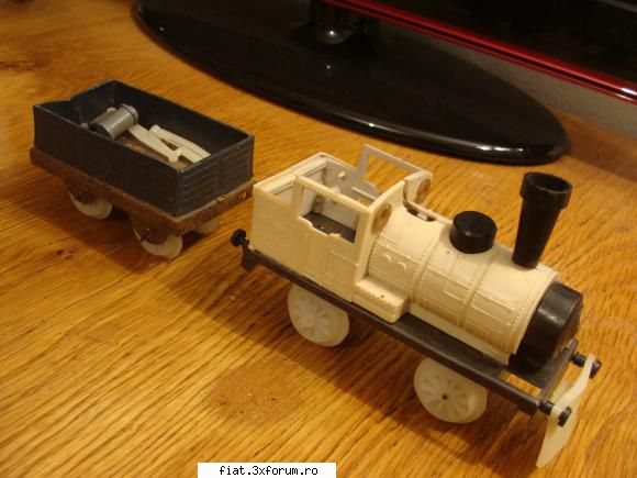 Jucarii Tabla sau Plastic (RO, DDR, USSR, Japonia, China) - locomotiva cfr cu vagon marfa 40 - Classic corner