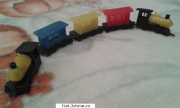 Jucarii Tabla sau Plastic (RO, DDR, USSR, Japonia, China) - trenulet tricolor : 2 locomotove - Classic corner