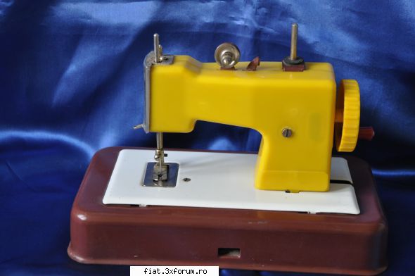 Jucarii Tabla sau Plastic (RO, DDR, USSR, Japonia, China) - Masina de cusut romaneasca. Ofer - Classic corner