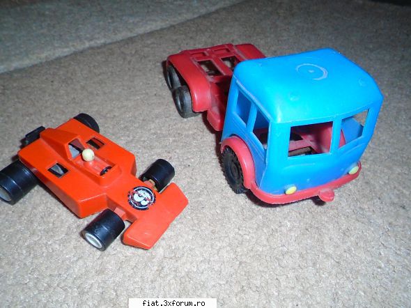 Jucarii Tabla sau Plastic (RO, DDR, USSR, Japonia, China) - camion +masina curse- 100 lei - Classic corner
