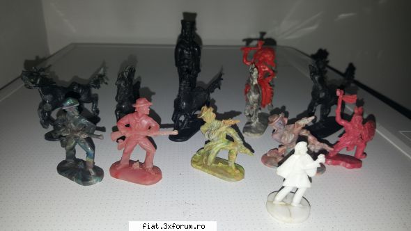Jucarii Tabla sau Plastic (RO, DDR, USSR, Japonia, China) - Cowboy si indieni ---MAI SUNT 5 - Classic corner
