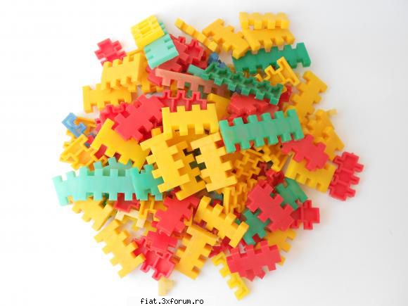 Jucarii vechi la schimb : - Joc tip puzzle din plastic , 118 piese - Classic corner