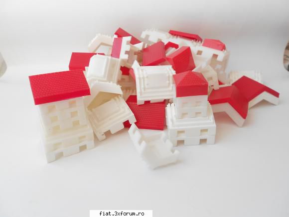 Jucarii vechi la schimb : - Un joc de construit casute din plastic , vintage - Classic corner