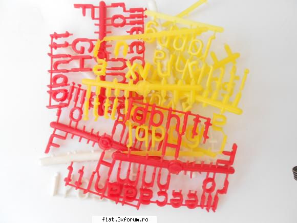Jucarii vechi la schimb : - Cateva cifre- litere din plastic - poate pentru a - Classic corner