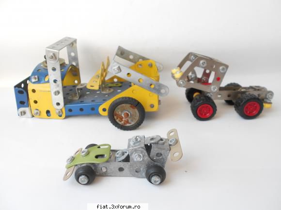 Jucarii vechi la schimb : - Vand cateva masinute Meccano - Franta : 30 lei - Classic corner