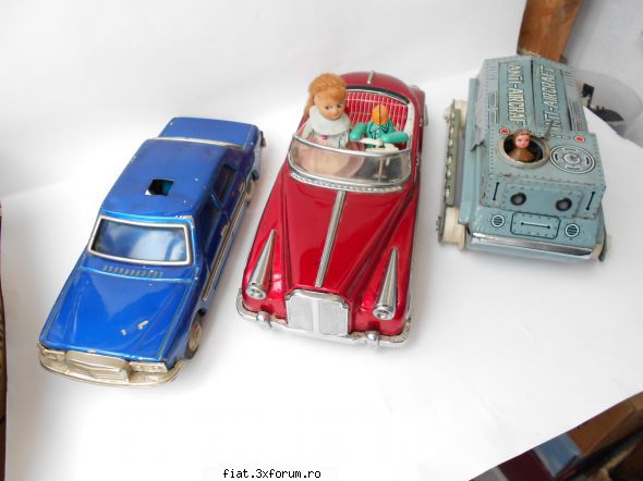 Jucarii vechi la schimb : - Lot de 2 masini si un tanc : VANDUTE - Classic corner
