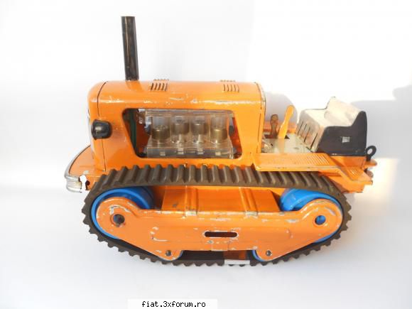Jucariile vechi ale lui Bonaparte - Sasiul incomplet este de la un buldozer produs in - Classic corner