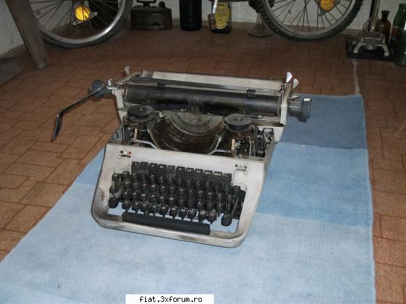 Lichidare garaj - Masina de scris marca predom- lucznik - Anunturi