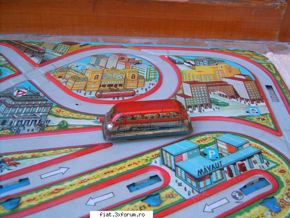 Licitatie pentru superb joc de circulatie cu masinute din tabla. - jocul si masinutele sunt - Classic corner