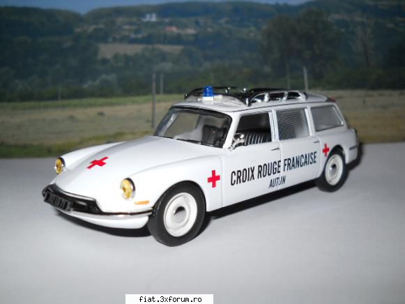 MACHETE ...d'ale lu' Theo(sc.1:43)! - 16.-CITROEN ID19 ,,Ambulance''-produs IXO(ALTAYA) - Classic corner