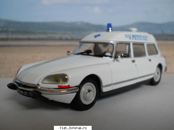 MACHETE ...d'ale lu' Theo(sc.1:43)! - 19.-CITROEN DS20 AMBULANCE Medicalisee - Classic corner