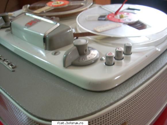 Magnetofon GRUNDIG TK 20 , cu lampi - Cine doreste ambele magnetofoane va primi un pret - Anunturi