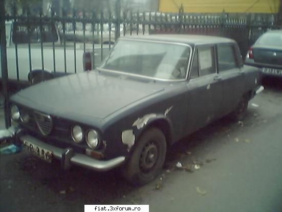 Masini vechi de vanzare - si din fata , are un far spart si un stop spart - Classic corner