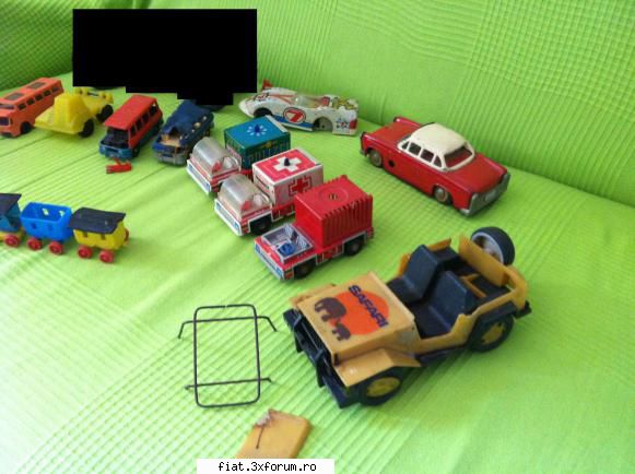 Masinute vechi - Pick up tabla china - 40 Jeep Safari plastic - 40 - Anunturi