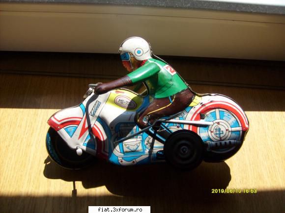 Motocicleta din tabla - Vand jucarie chinezeasca cu cheie. Motorasul nu - Anunturi