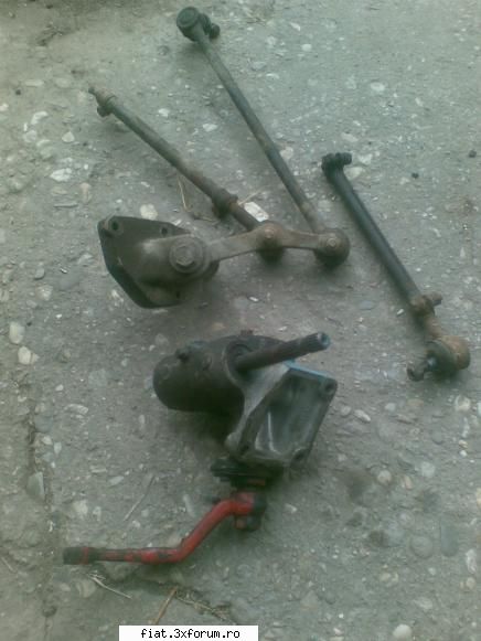 Motor si ceva piese de Fiat 600 - Caseta cu semicaseta si tot ce se vede , 50 lei - Bursa