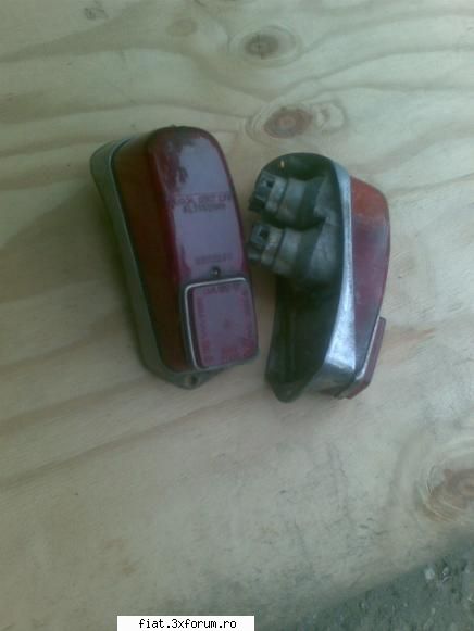 Motor si ceva piese de Fiat 600 - Stopuri 35 lei amindoua .Cel cu sticla complet - Bursa