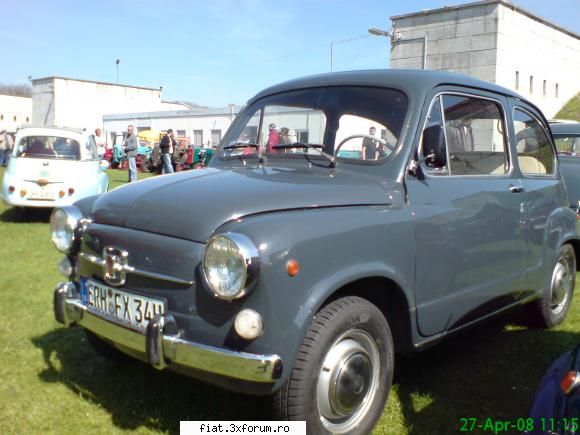 N�rnberg, - pe Reichsparteitagsgel�nde. Pozele sunt facute cu - Club Fiat 500 & 600