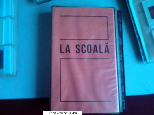 Obiecte vechi din perioada comunista - Catalog mic cu 22 de diapozitive cu tema Scoala - Classic corner
