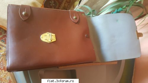 Obiecte vechi din perioada comunista - Un porthart din piele Fabricat la Flacara Rosie - Classic corner