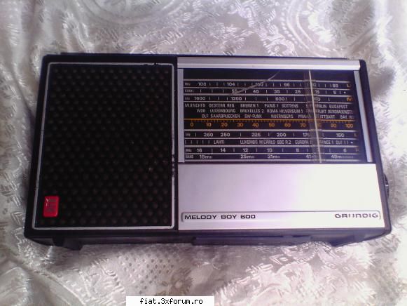 adaug grundig melody boy 600 
anii '70s 
perfect calitate premium, marca de are o fisura (vizibila