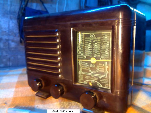 Old-radios - Un aparat de radio fabricat in anii '40s - Anunturi