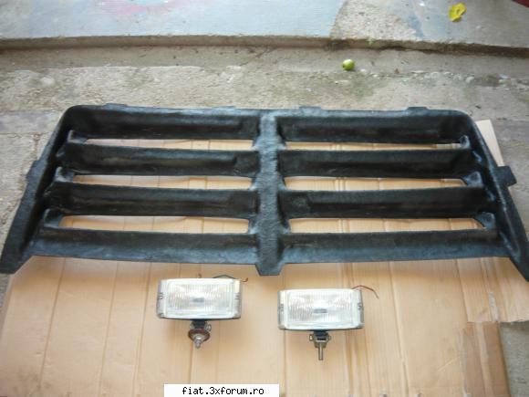 Ornament luneta dacia 1300 si proiectoare - proiectoare 100 ron - Anunturi
