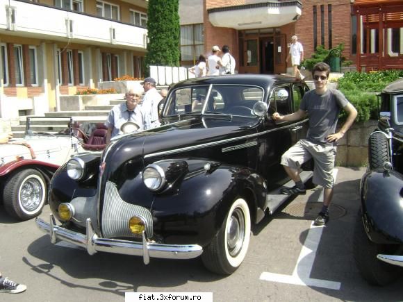 Parada si expozitie la Tirgu Mures - Buick o masina adevarata,jos cu palaria - Classic corner