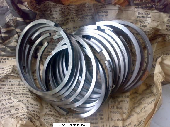 Piese fiat 600 de vanzare - set segmenti nefolositi . usoare urme de rugina - Bursa