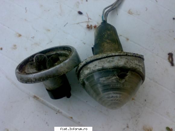 Piese fiat 600 de vanzare - 2 socluri in stare proasta pentru modelul cu - Bursa