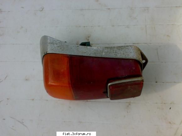 Piese fiat 600 de vanzare - stop + soclu alu . pret 20 lei - Bursa