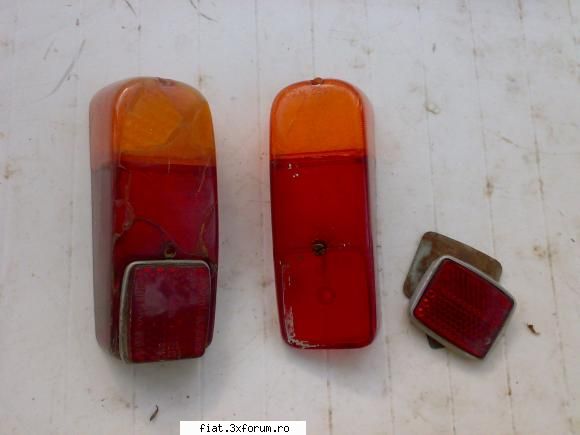 Piese fiat 600 de vanzare - 2 stopuri cam imbatranite . 10 lei - Bursa