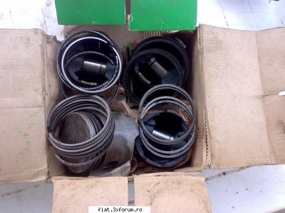 Piese fiat 600 de vanzare - un set de pistoane folosite mondial piston cota - Bursa