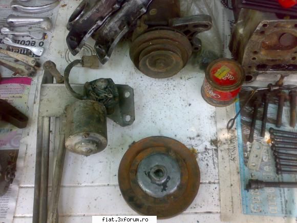 Piese fiat 600 de vanzare - fulie pompa apa 10 lei motor stergator 10 lei - Bursa
