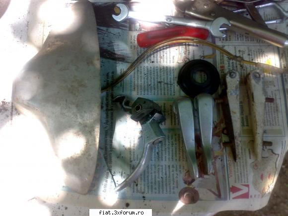 Piese fiat 600 de vanzare - lampa numar 15 lei pereche manere si ebonita 25 - Bursa