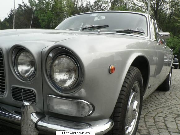 Primul eveniment Retromobil din 2008 - cu sange albastru - Classic corner