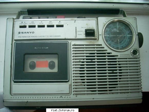 Radiouri - Adaug un radiocasetofon SANYO original, autentic - Anunturi