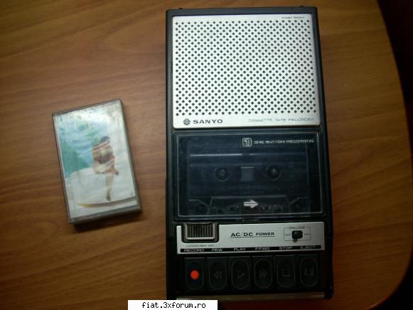 Radiouri - Adaug un casetofon portabil SANYO original in - Anunturi