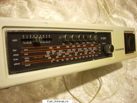 Radiouri - Adaug un radio alb TELEFUNKEN original made in - Anunturi