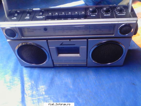 Radiouri - Adaug radiocasetofon stereo UNIVERSUM- Germania - Anunturi