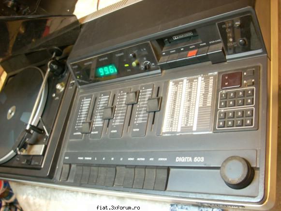 Radiouri - Vand radiocasetofon cu CD marca SONY Este - Anunturi