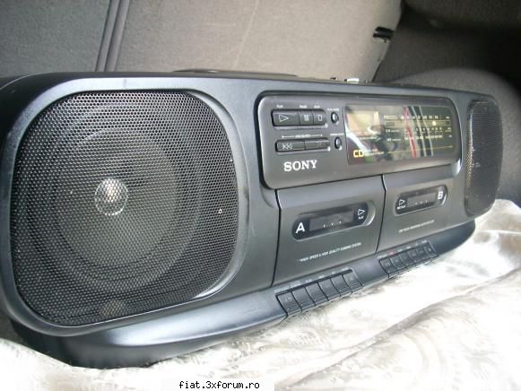 Radiouri - Adaug un radiocasetofon dublucaset cu CD marca - Anunturi