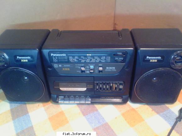 Radiouri - Adaug un radiocasetofon stereo cu boxe detasabile - Anunturi