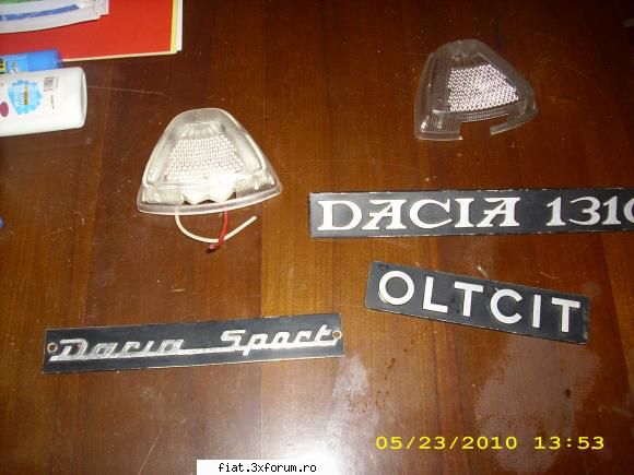 Se vinde... - Emblema olcit stare f buna 5 ron Emblema Dacia - Anunturi