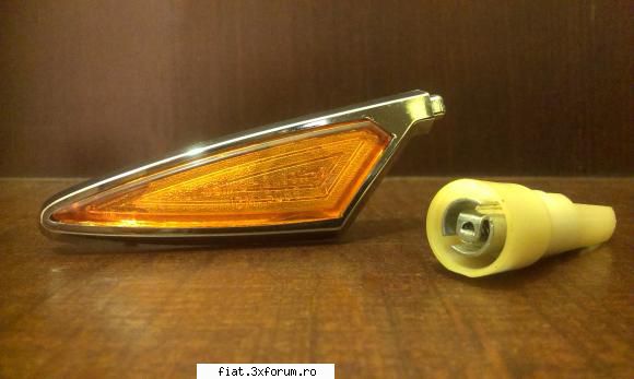Semnalizator aripa Fiat S - Semnalizator aripa stanga pt. Fiat S. Complet cu - Anunturi