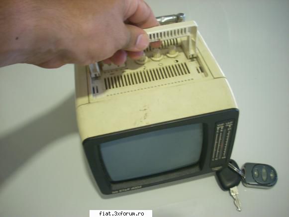 TV portabil , alb/negru , made in DDR - De vanzare un mic televizor alb/negru, fabricat - Anunturi