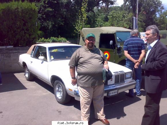 Targul Anticarilor 29-31 mai in Parcul Carol - primarul cu sapca - Classic corner